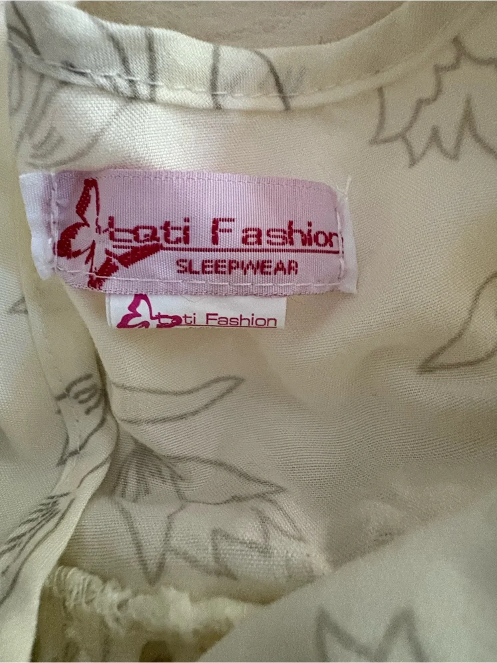 Cream Floral Ruffle Pajama Set - Brand: Petit Lem 55%cotton 45 polyester medium - Picture 3 of 10